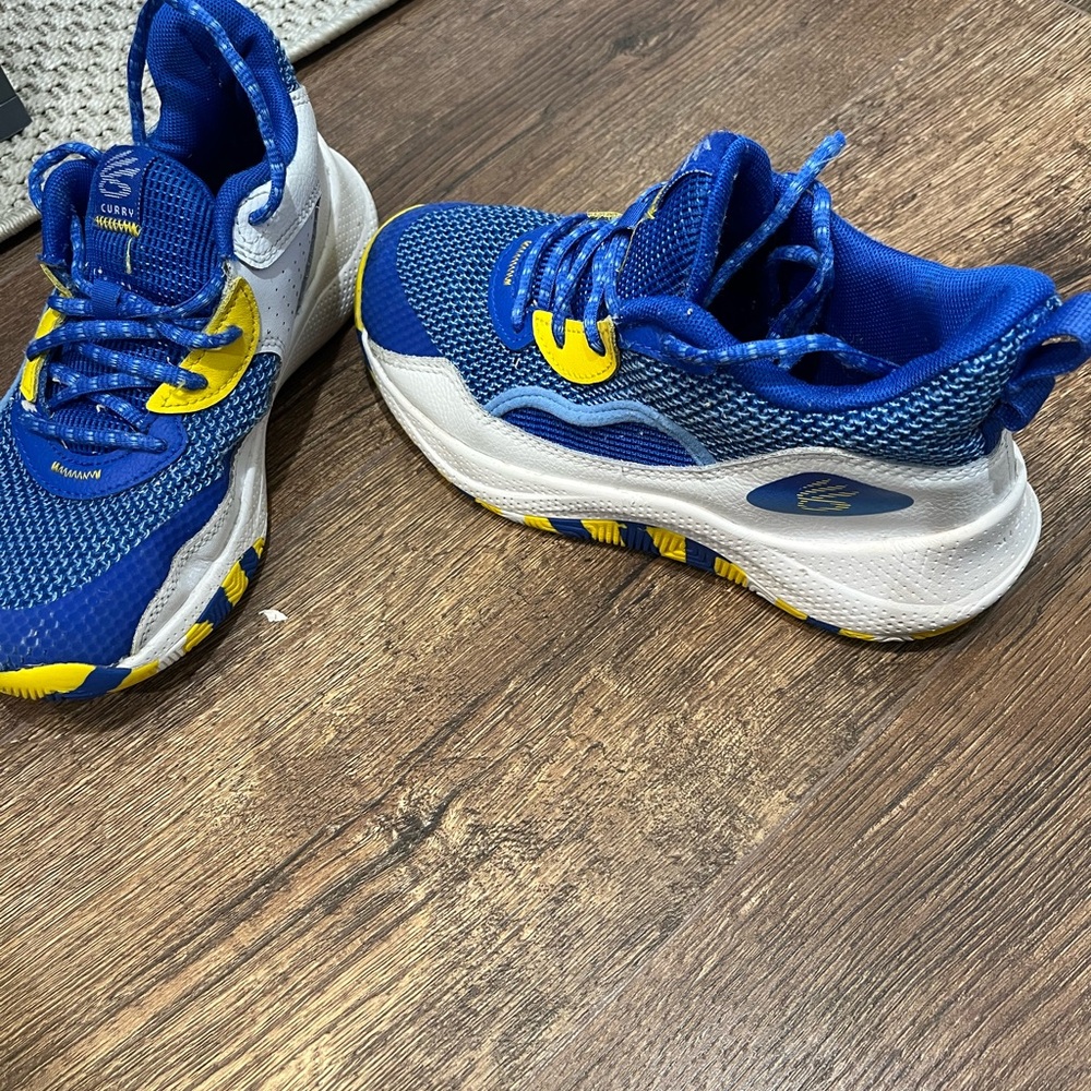 Curry Basketball Sneakers- 3Y